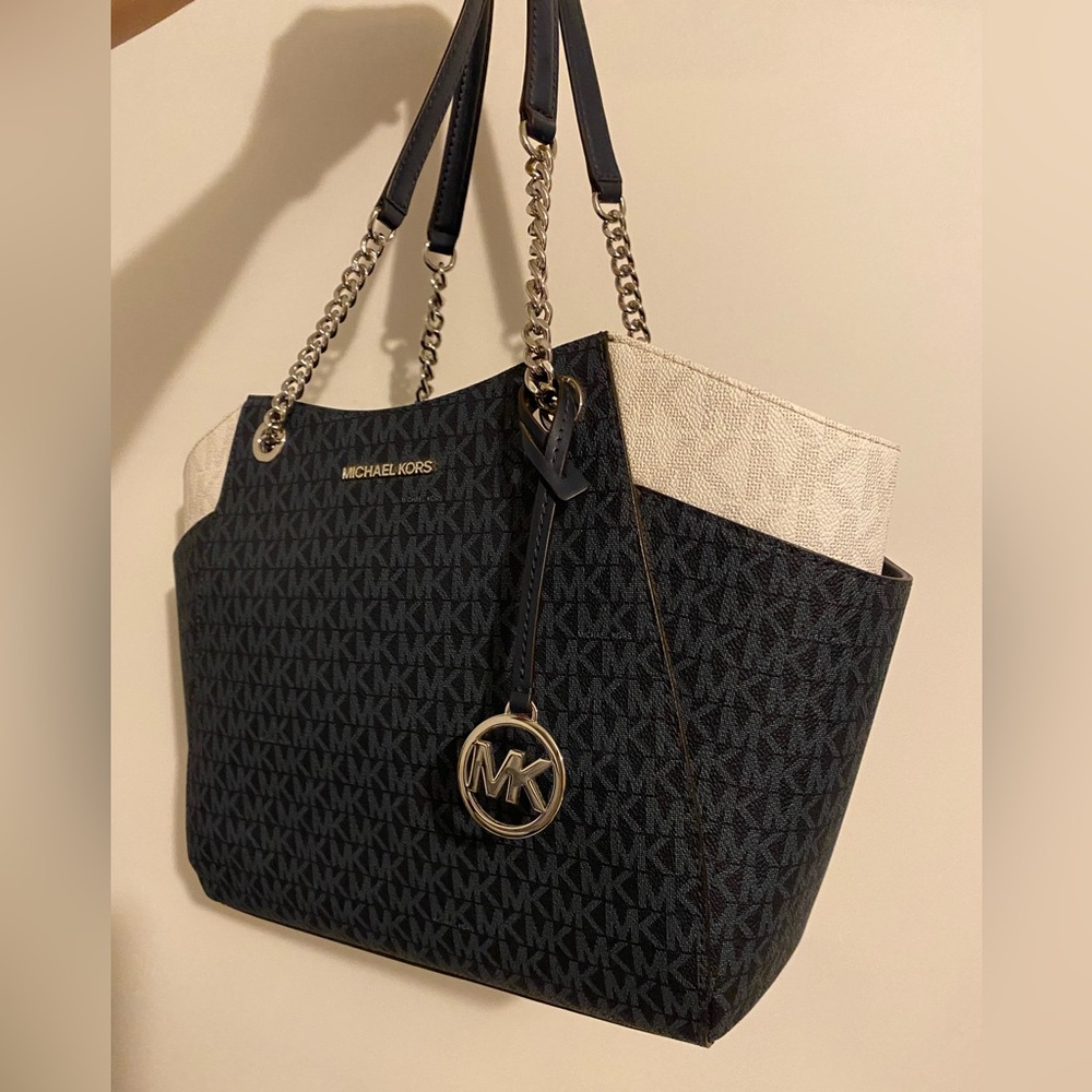 BRAND NEW WITH TAG Michael Kors Navy and Cream Signature Tote